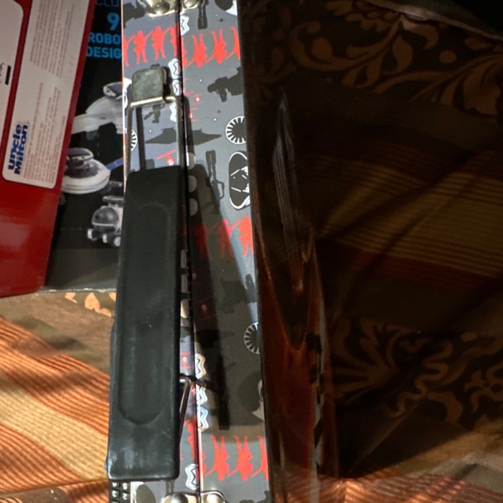 Box - Picture 4 of 5